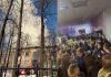 При эвакуации во вспыхнувшем новосибирском колледже образовалась толкучка в гардеробе