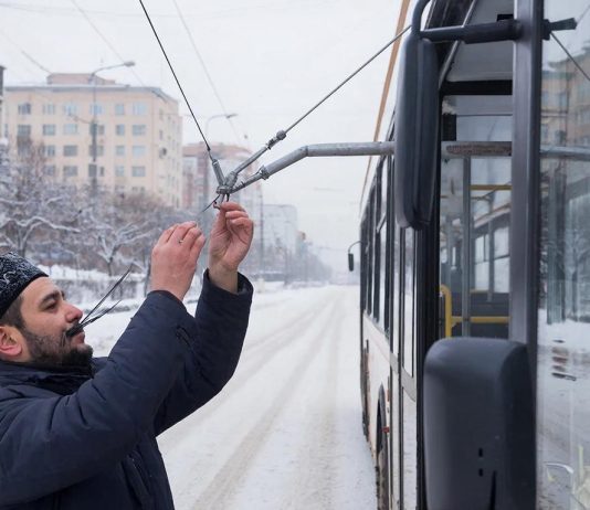 Сокращенные из-за оттока мигрантов троллейбусы в Новосибирске заместят маршрутками
