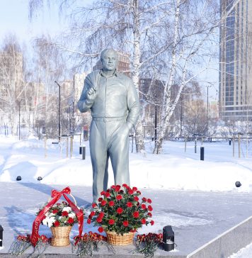 К памятнику Юрию Бугакову 25 января возложили цветы