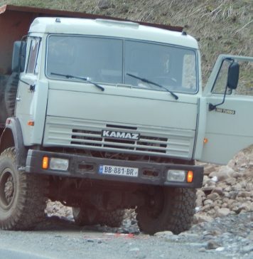 Новосибирец с фальшивыми водительскими правами разъезжал на КамАЗе