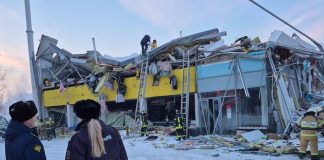 После обрушения торгового павильона новосибирские депутаты требуют комплексной проверки сомнительных сооружений