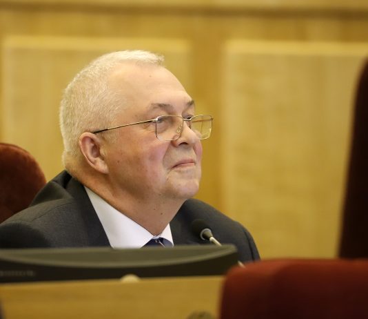 Главный пенсионер новосибирского заксобрания обвинил молодежный парламент в «англо-саксонских нарративах»