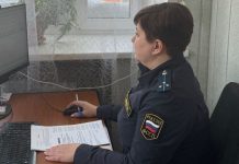 Женщина подала на экс-мужа в новосибирский суд из-за поведения сына