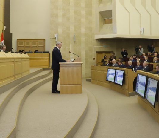 «Это не соглашательство»: Андрей Шимкив прокомментировал единогласное утверждение отчета губернатора