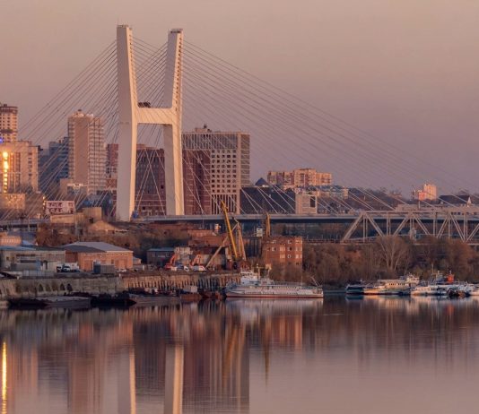 «Зато красивый»: Фото новосибирского Центрального моста попало в топ-100 кадров года