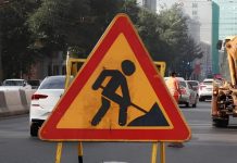 Новосибирцам рассказали, из-за чего провалился тротуар на Титова