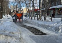 С опасных тротуаров в Новосибирске потребовали убрать лёд в ближайшие дни