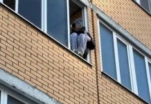 В Новосибирске спасателей вызвали к женщине с манией преследования