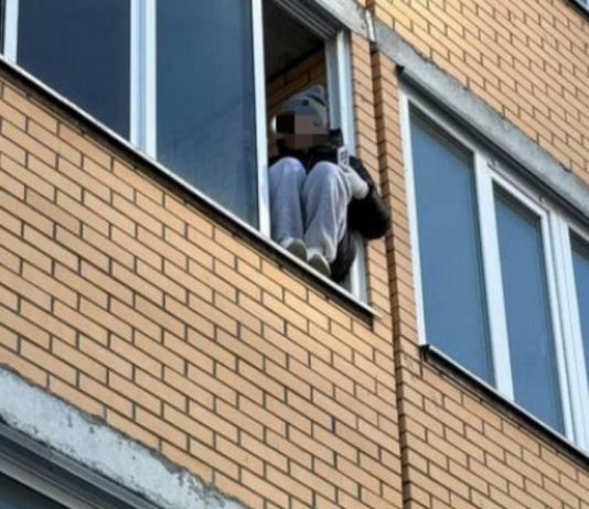 В Новосибирске спасателей вызвали к женщине с манией преследования