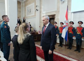 «Праздник снова стал всенародным»: Губернатор поздравил новосибирцев с Днем защитника Отечества