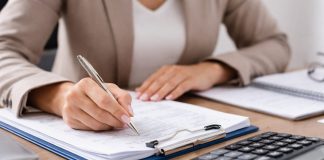 Бухгалтера районной газеты под Новосибирском осудят за многолетнее завышение собственной зарплаты