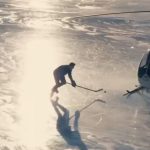 Новосибирского пилота оштрафовали за посадку на алтайском озере ради хоккея