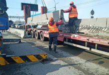 На Димитровском мосту в Новосибирске запустили светофор для реверсивного движения