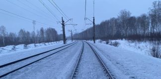 Поскользнулся на рельсах и попал под поезд мужчина в Новосибирской области