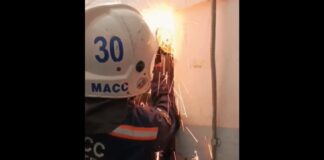 Соседи заблокировали жительницу Новосибирска в квартире при помощи сварки