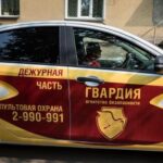 Жители Новосибирска штурмовали алкомаркет с помощью строительного поддона