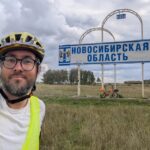 Путешественник-благотворитель доехал от Москвы до Новосибирска на складном велосипеде