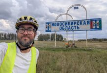 Путешественник-благотворитель доехал от Москвы до Новосибирска на складном велосипеде